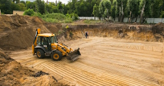Разработка котлована Александров стоимость за от 578 руб. м3 - заказать работы по копке и рытью котлованов | траншей